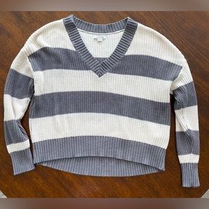 American Eagle v-neck sweater- size medium